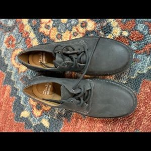 Men’s matte black Clark’s